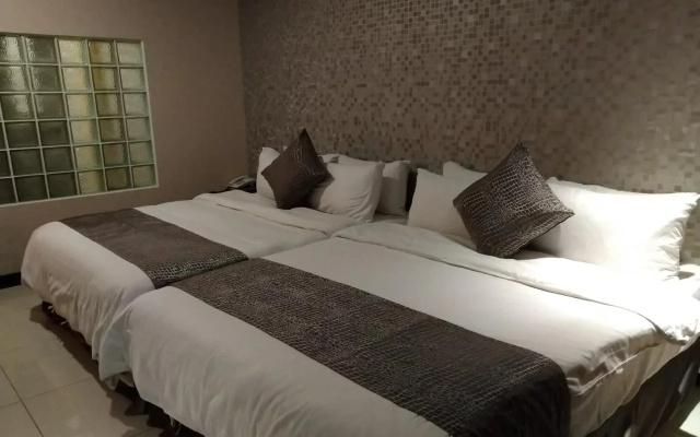 Boston Plus Hotel