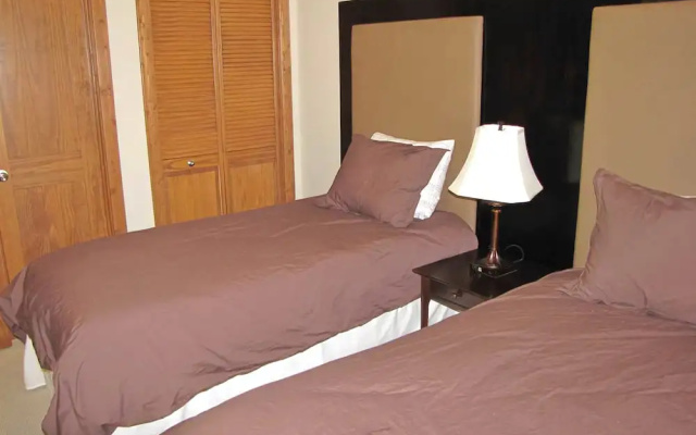 Willow Vistas - 2 Bedroom Luxury Condo with Hot Tub