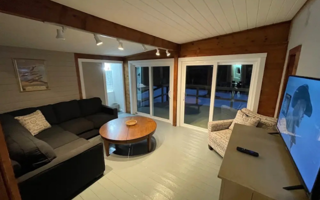 Brookside Hideaway, Brook Road Inn
