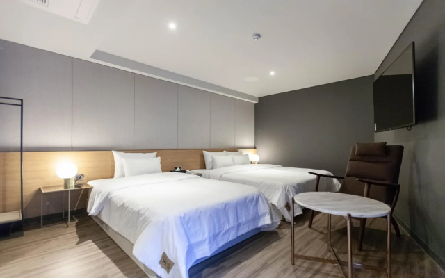 Brown Dot Hotel Hadan