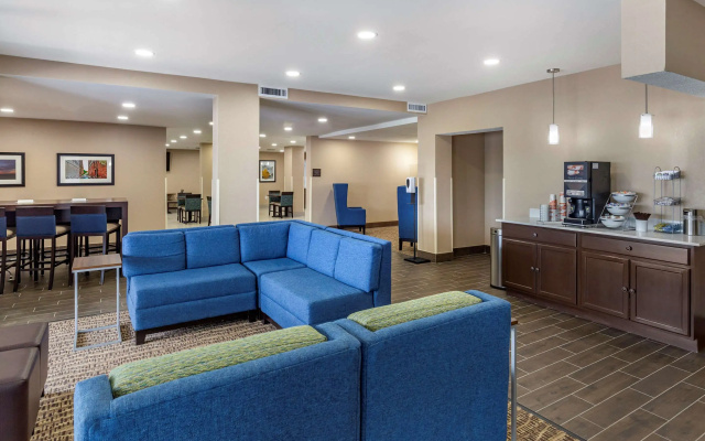 Comfort Inn & Suites Spring Lake - Fayetteville near Fort Bragg