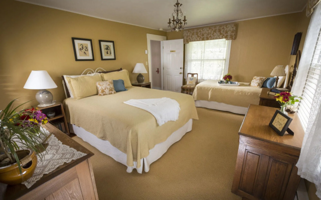 Country Willows Inn and Estate