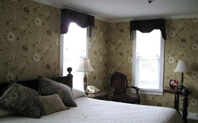Maplewood Hotel