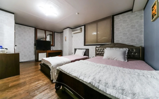 Rose Motel