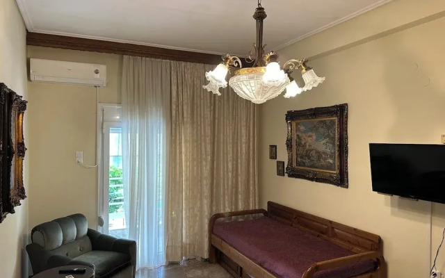 Theoni Central Apartment