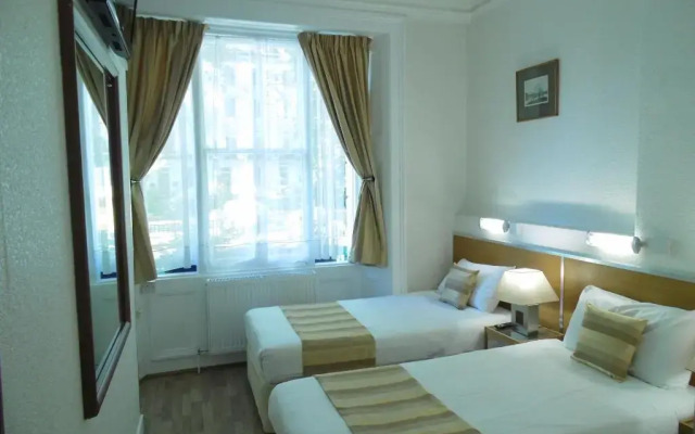 Falcon Hotel
