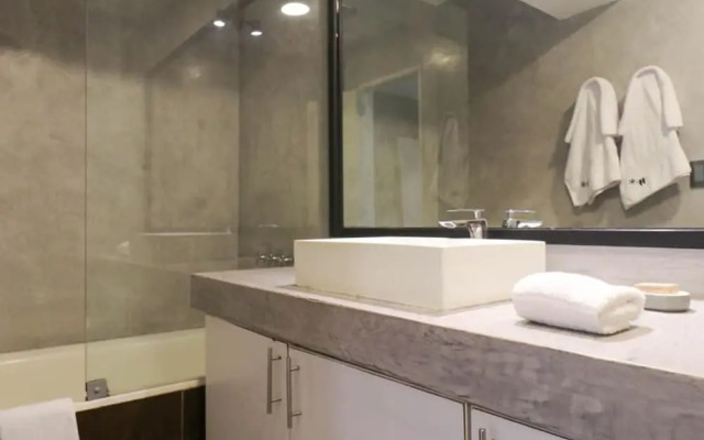 w Upscale 2BR Near Larcomar Miraflores