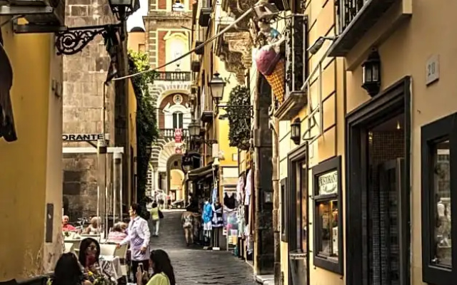 Holiday Sorrento Center