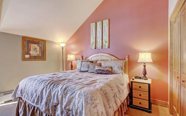 2296 Red Hawk Lodge 2 Bedroom Condo by RedAwning