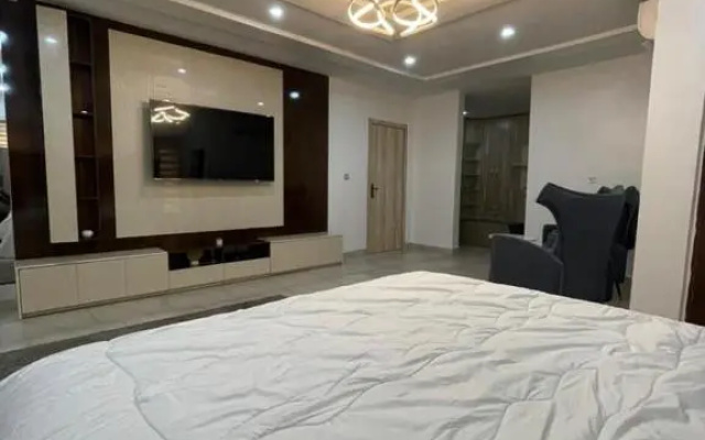 4 bedroom apartment available osapa