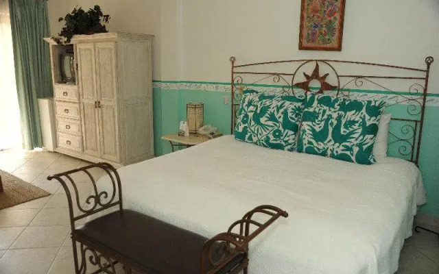 El Encanto Inn