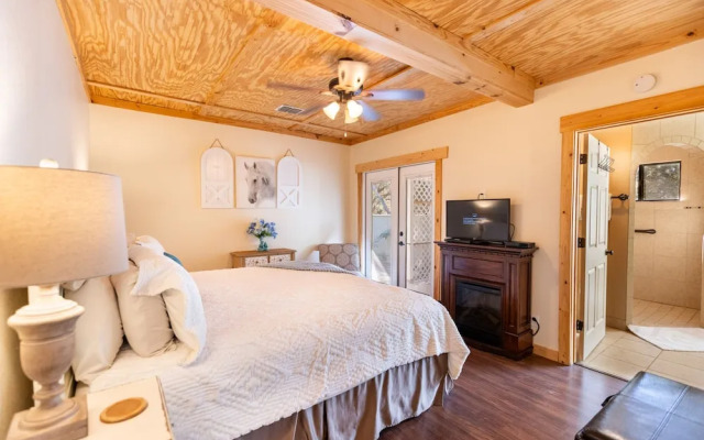Mystic Hill Suites