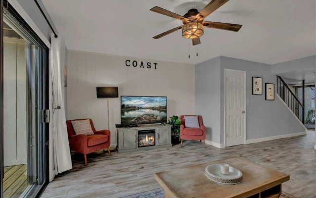 Fisherman Friend! - Coastal Condo - Views Await!