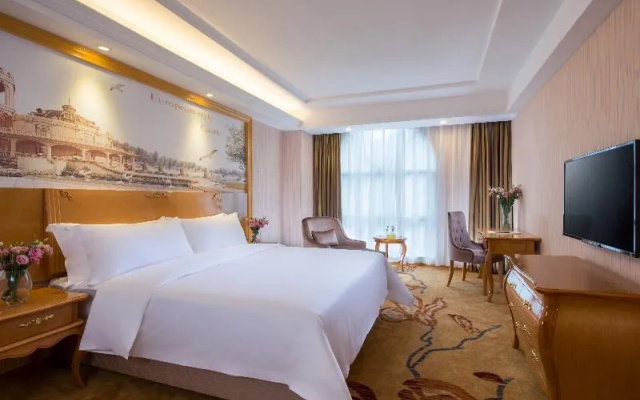 Vienna Hotel Shenzhen Bantian Wuhe Avenue Branch