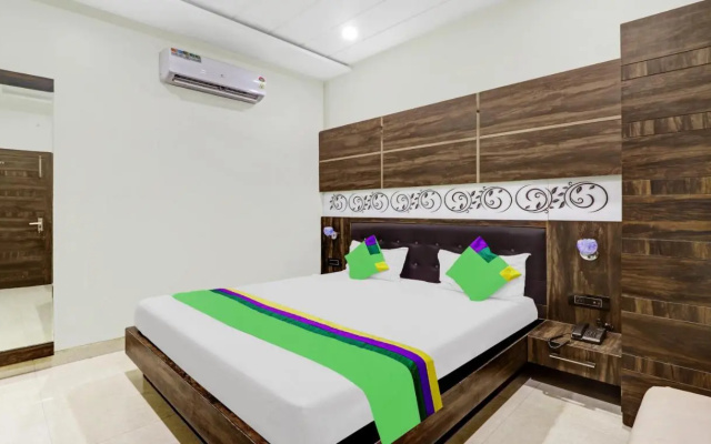 Itsy Hotels Anjali Mahal 500, Mtrs From Mathura Railway Station