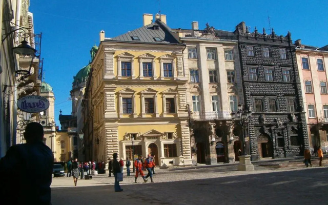 Art Apartment on Rynok Square