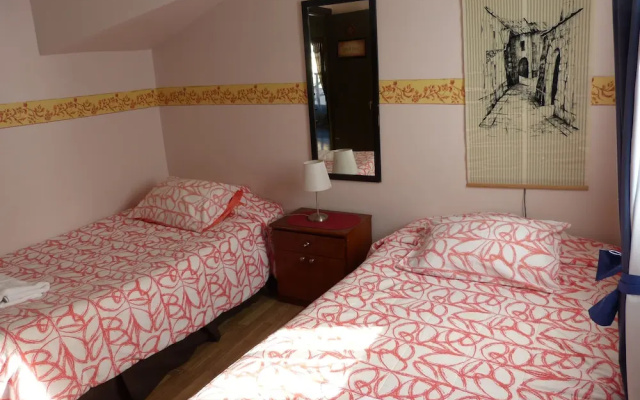 Hostal Blest Gana