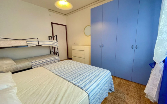 Beachside Flat With Shared Pool