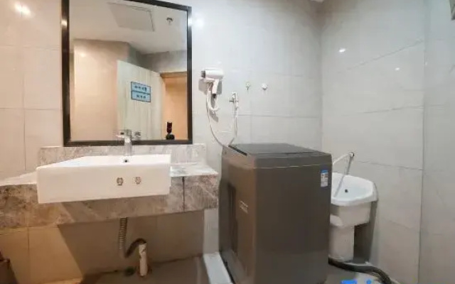 Qingmu Hotel (Nanjing Zhongling Street Metro Station)