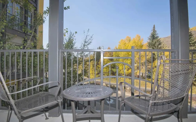 Ritz Carlton Vail #212 2 Bedroom Condo by RedAwning