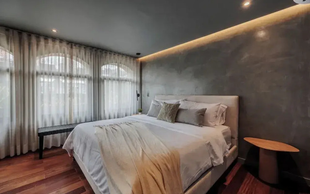 10th Street 3 Bedroom Jacuzzi & Billiard