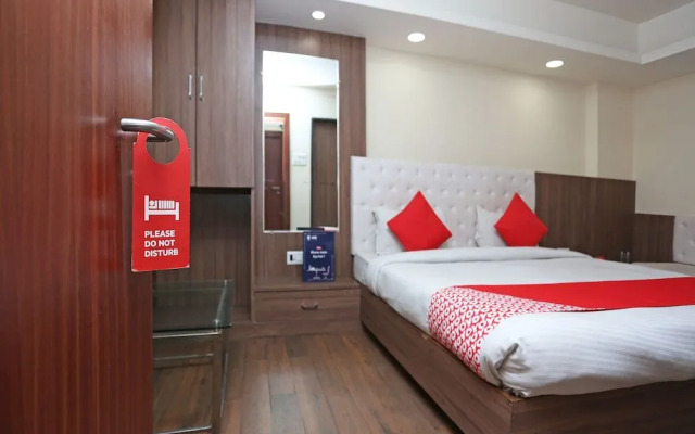 OYO 4406 Hotel Arya Palace