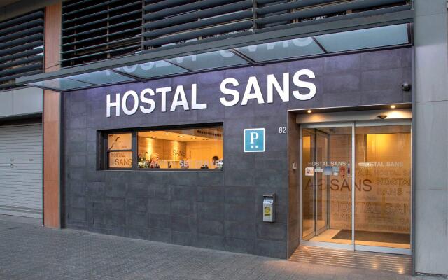 Отель Hostal Sans вид на фасад