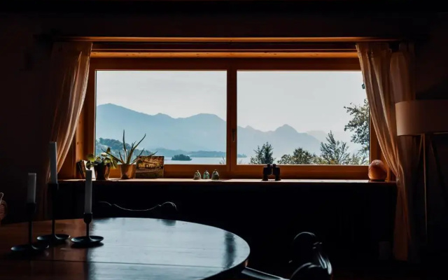 Lake Villa Lotus