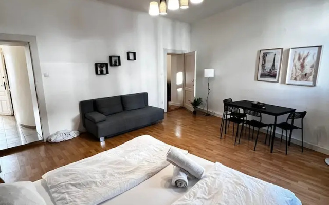Cozy 2BR Apartment Near Schöpfwerk