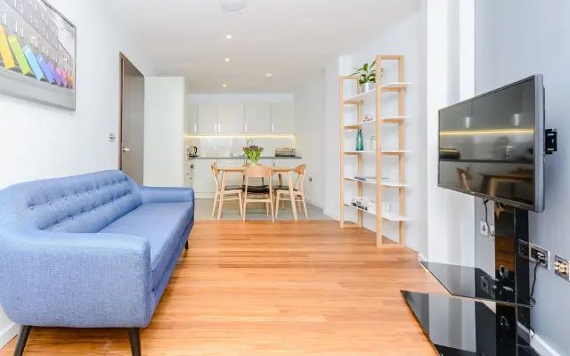 Flying Butler - Richmond Tersha Street Apartments