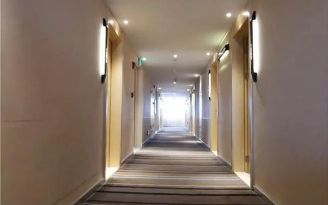 City Comfort Inn Maoming Huazhou Railway Station