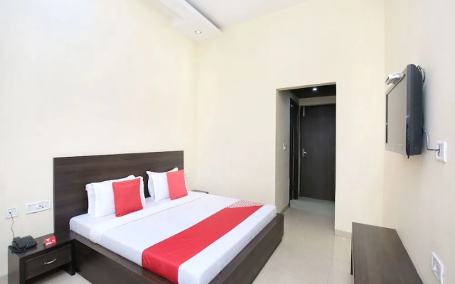 OYO 15534 Hotel Milan Palace
