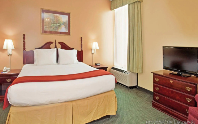 Holiday Inn Express Marshfield by IHG