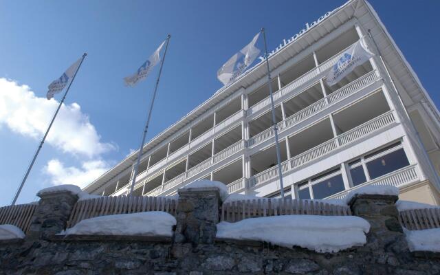 Youth Hostel Davos вид на фасад