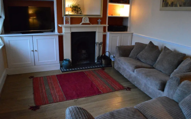 3 Bedroom Family Home Near The DLR
