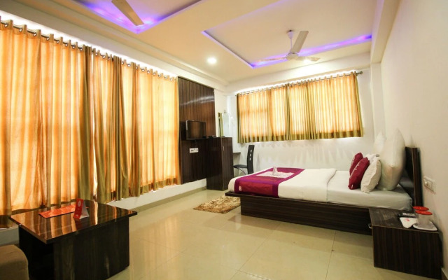 OYO 5122 Hotel Midway Residency