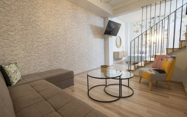 Topos Maisonette Left by Rentalspro