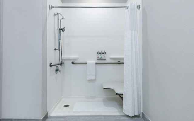 Holiday Inn Express Hotel & Suites Winnie by IHG