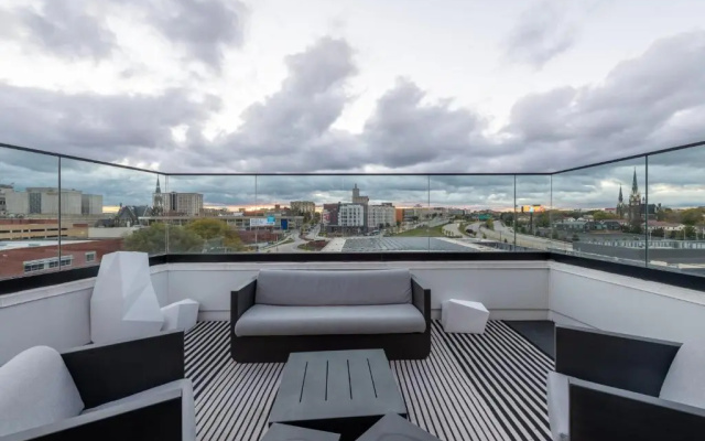 Flexhome Skywalk to Fiserv U1 RooftopGymParking