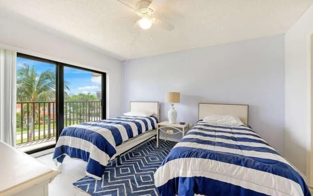 Sally's Dolphin Way Condo
