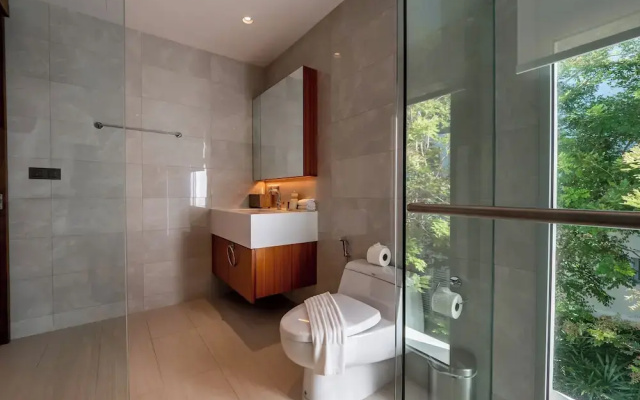 Beautiful Apt with a Pool