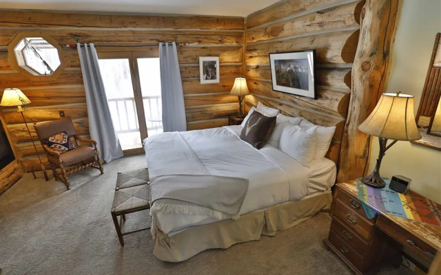 Bentwood Inn