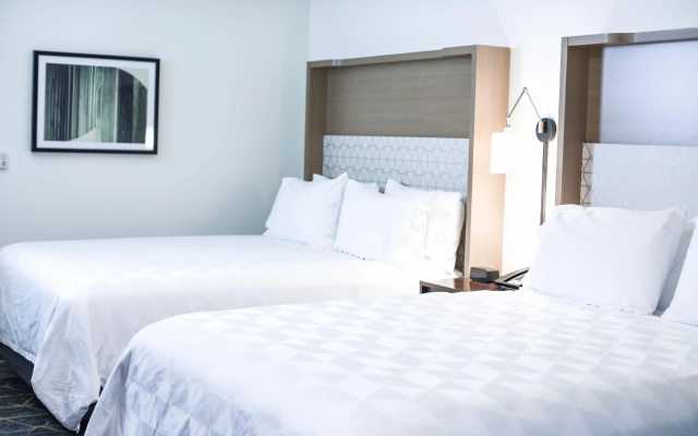 Holiday Inn & Suites St. Cloud by IHG