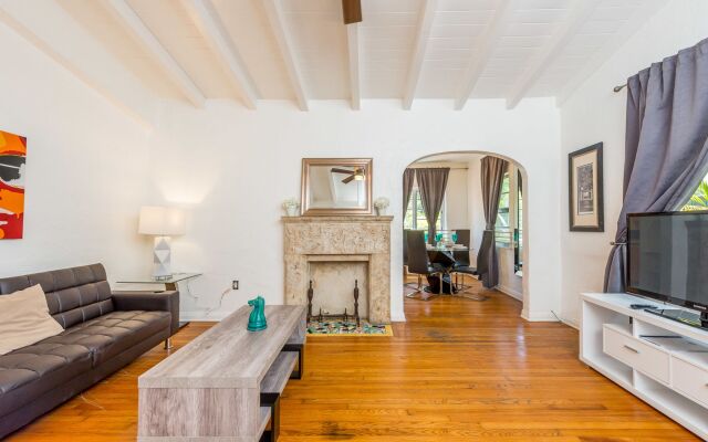 L’Etoile Apartments Part of the Oasis Casita Collection