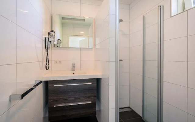 Tastefully Furnished Detached Bungalow