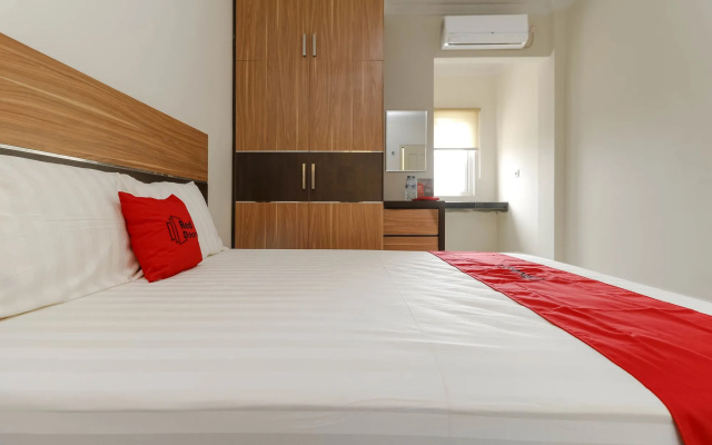 RedDoorz Plus near Palembang Square Mall