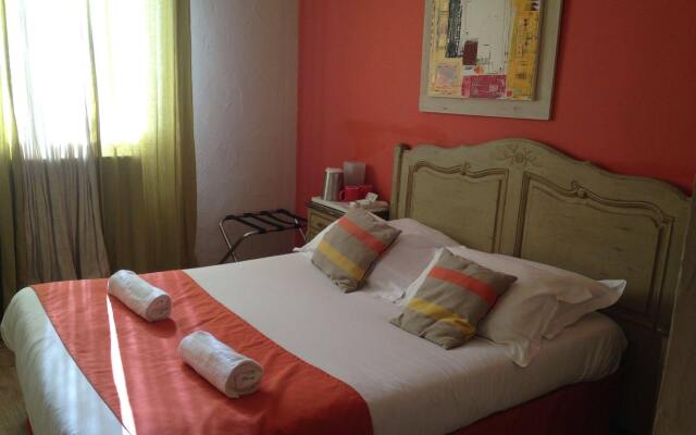 Отель Hôtel Côté Patio комната для гостей