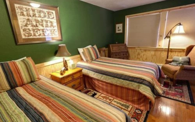The Sea Parrot Inn
