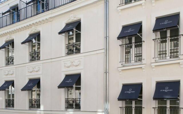 Отель Le Burgundy 5 Star вид на фасад