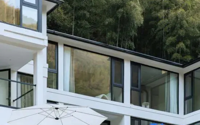Anji Riverside Inn